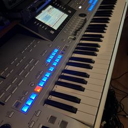 Yamaha Tyros 4 Keyboard Workstation 61 Keys