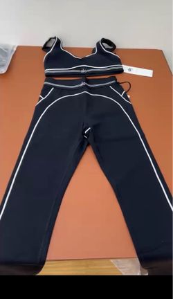 Alo black two piece set bra and stretch leggings
