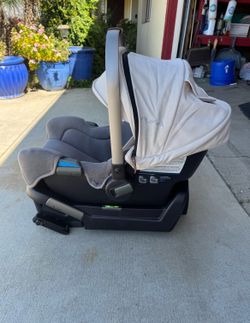 Nuna Pipa car seat baby