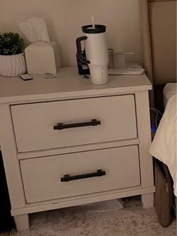 Distressed White 2-Drawer Nightstand