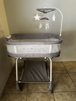 Baby Bassinet Like New 