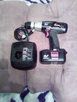 Craftsman: 19 v Cordless Drill And Battery.
