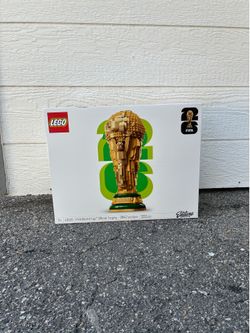 Lego FIFA World Cup™ Official Trophy