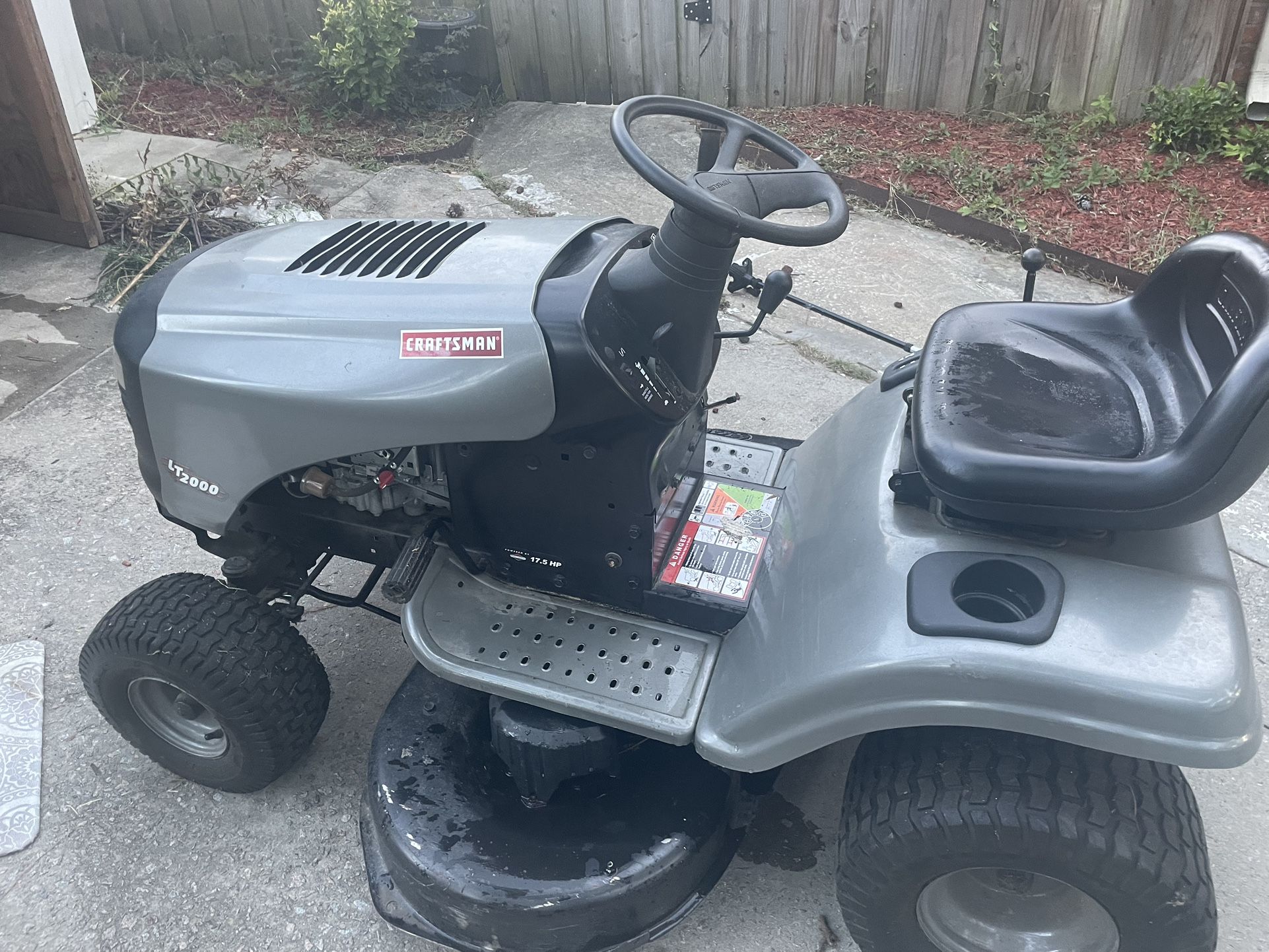 Craftman riding lawnmover