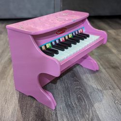 Girl's Piano 