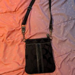 Coach Signature Leather authentic Crossbody Purse 