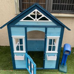 Wooden Toddler Playhouse - Delivery for a Fee - See My Other Items 😄