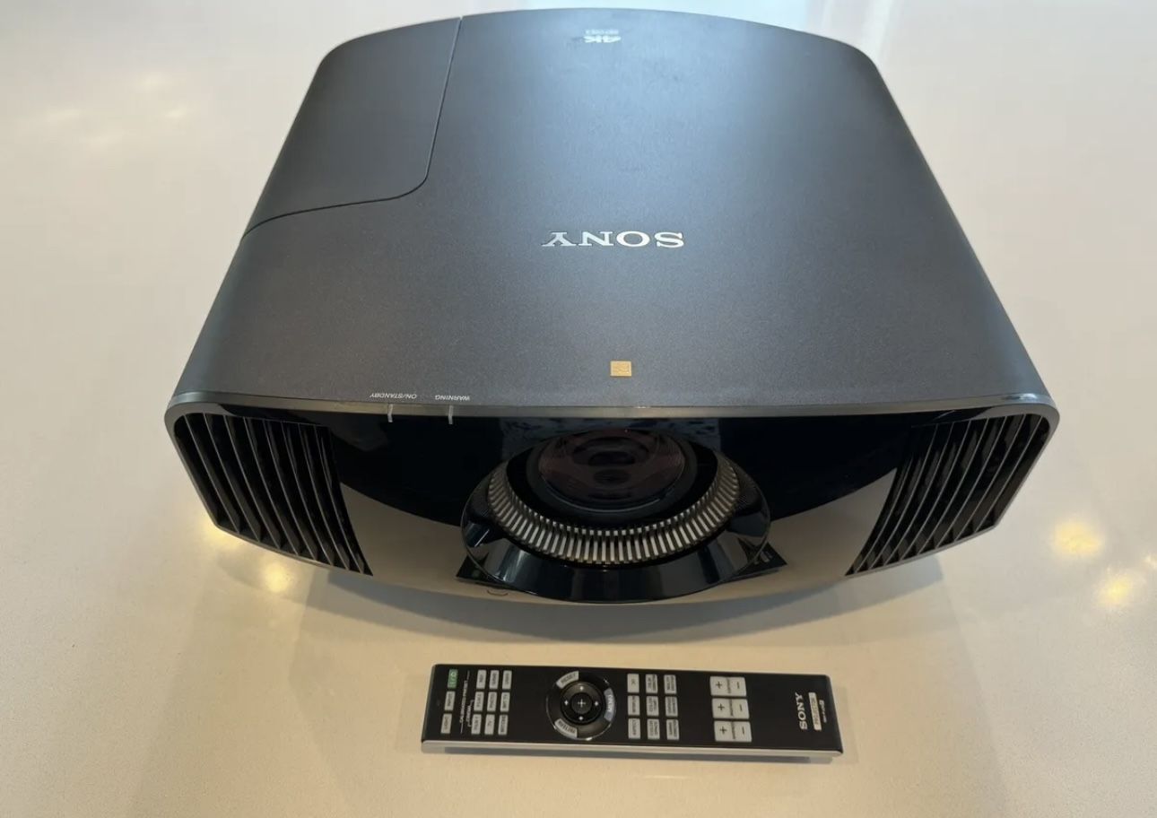 Sony VPL-VW365es 3D 4K Home Theater Projector