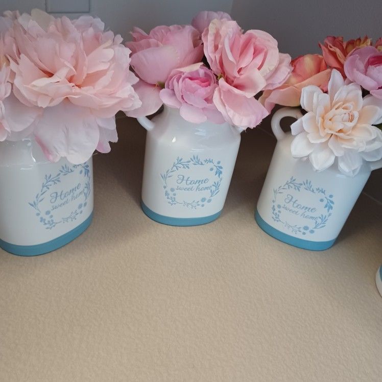 New Flowers in a Vase " Home Sweet Home" Great home decor. Have 2 available