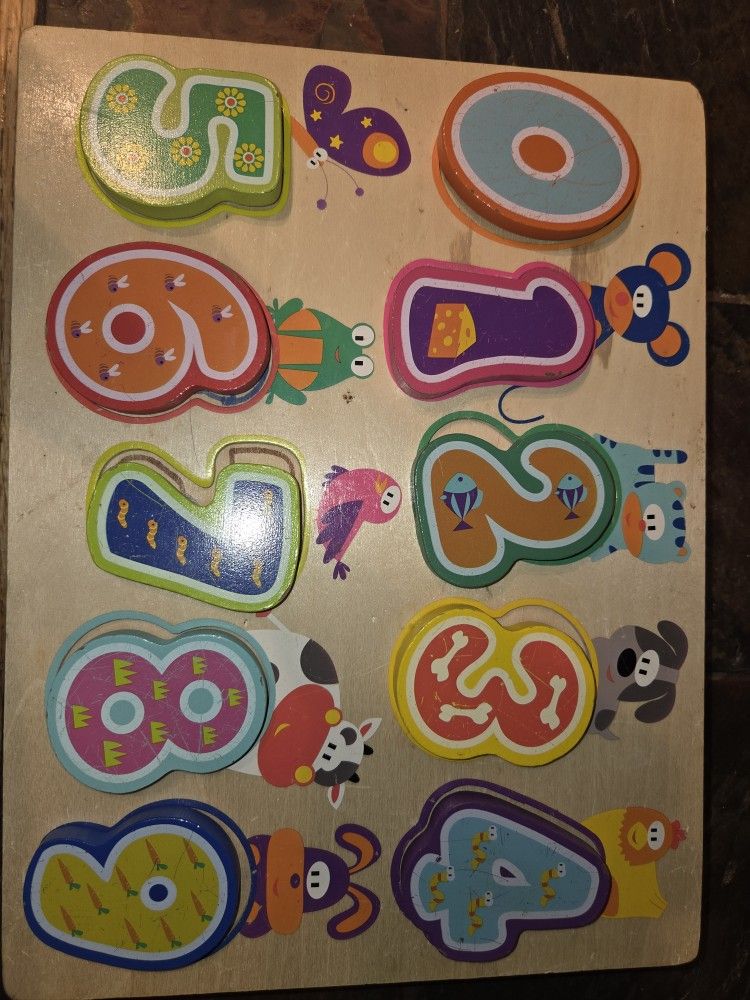 Toddler Wood Puzzels With Rack Holder.