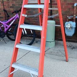 Fiber Glass Ladder 