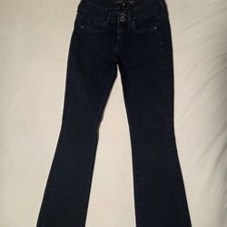 Guess jeans for woman like new, size 27 (low rise)/ Pantalones jeans como nuevos para Mujer, talla 27(tiro bajo)
