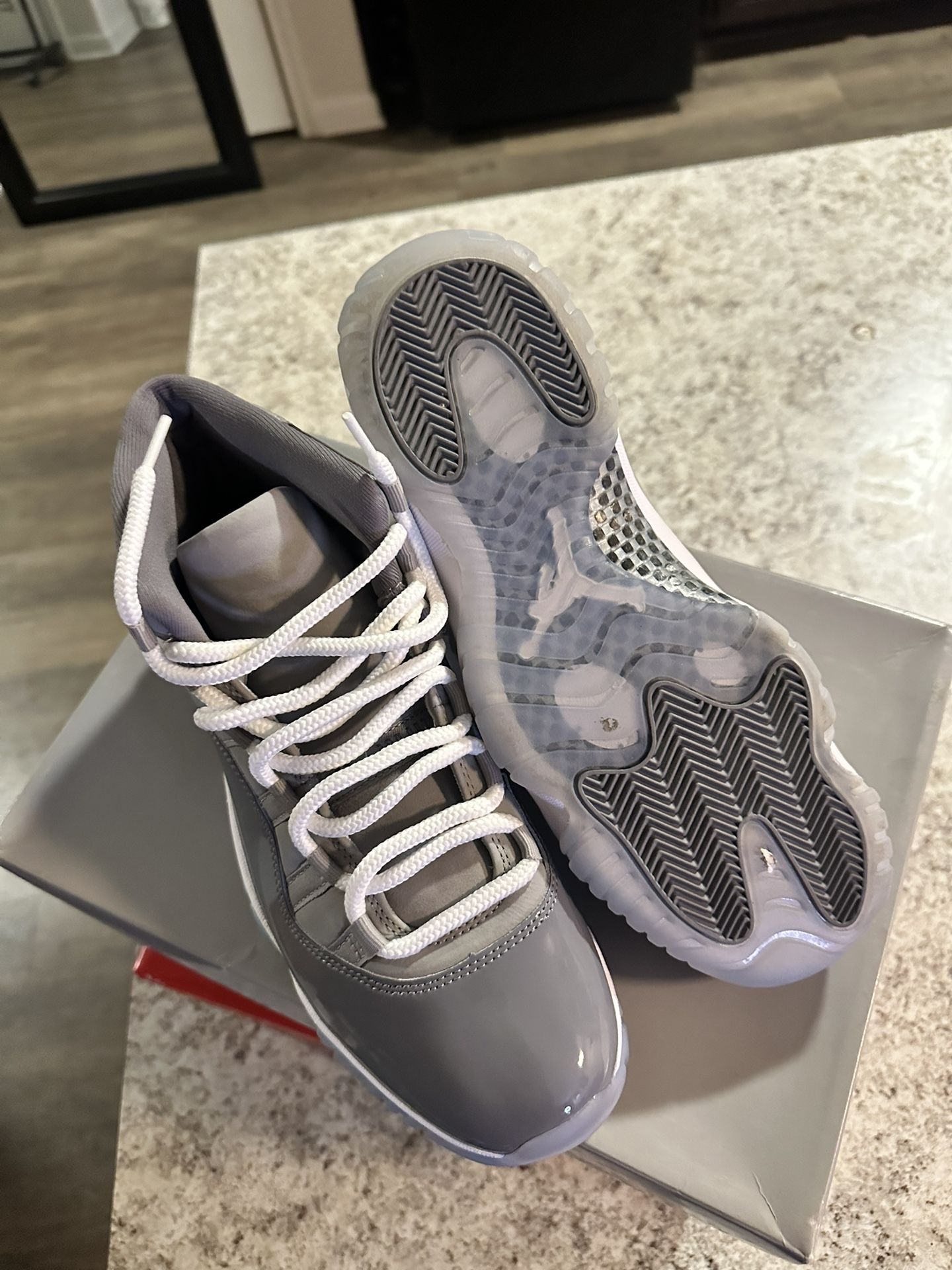 $200 JORDAN 11 sz 9.5