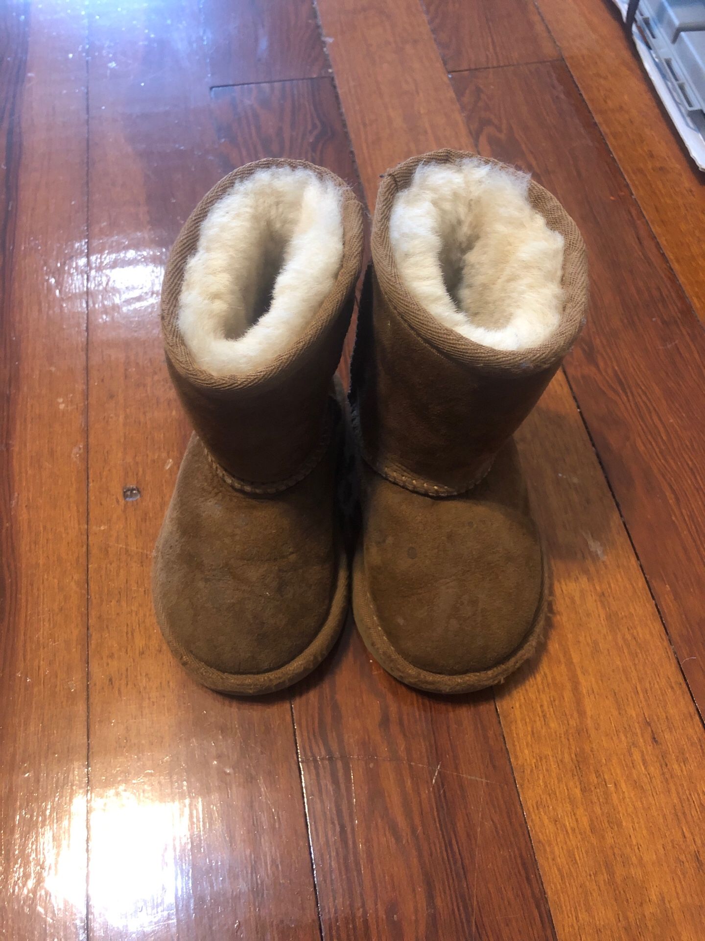 Size 6 Kids Uggs Boots