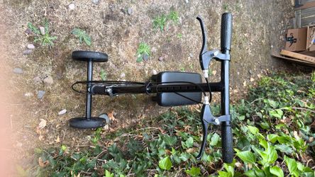 Knee scooter