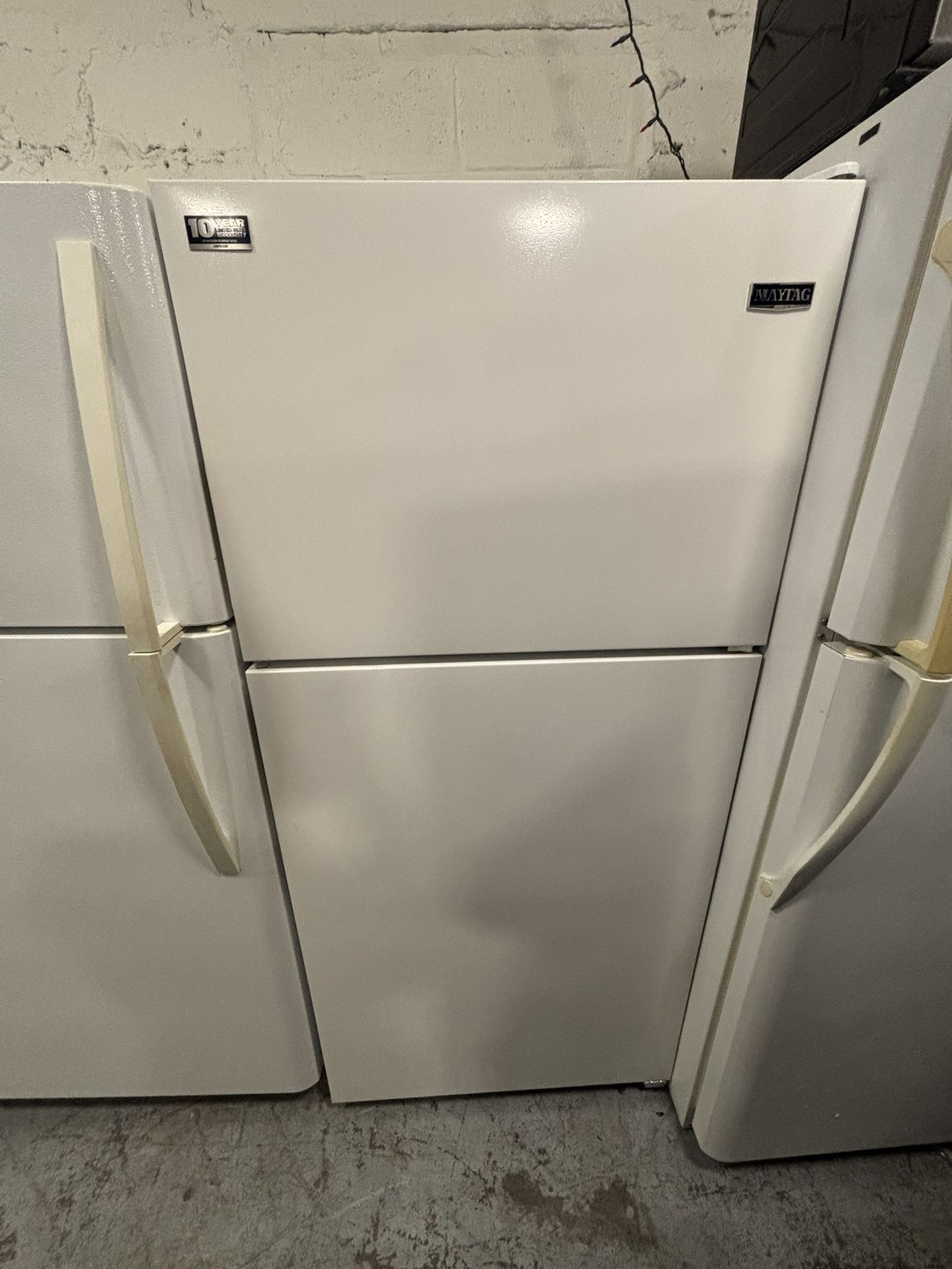 30” White Maytag Top&Bottom Refrigerator In Excellent Condition!