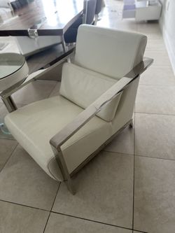 Recieving Chair Set With Table