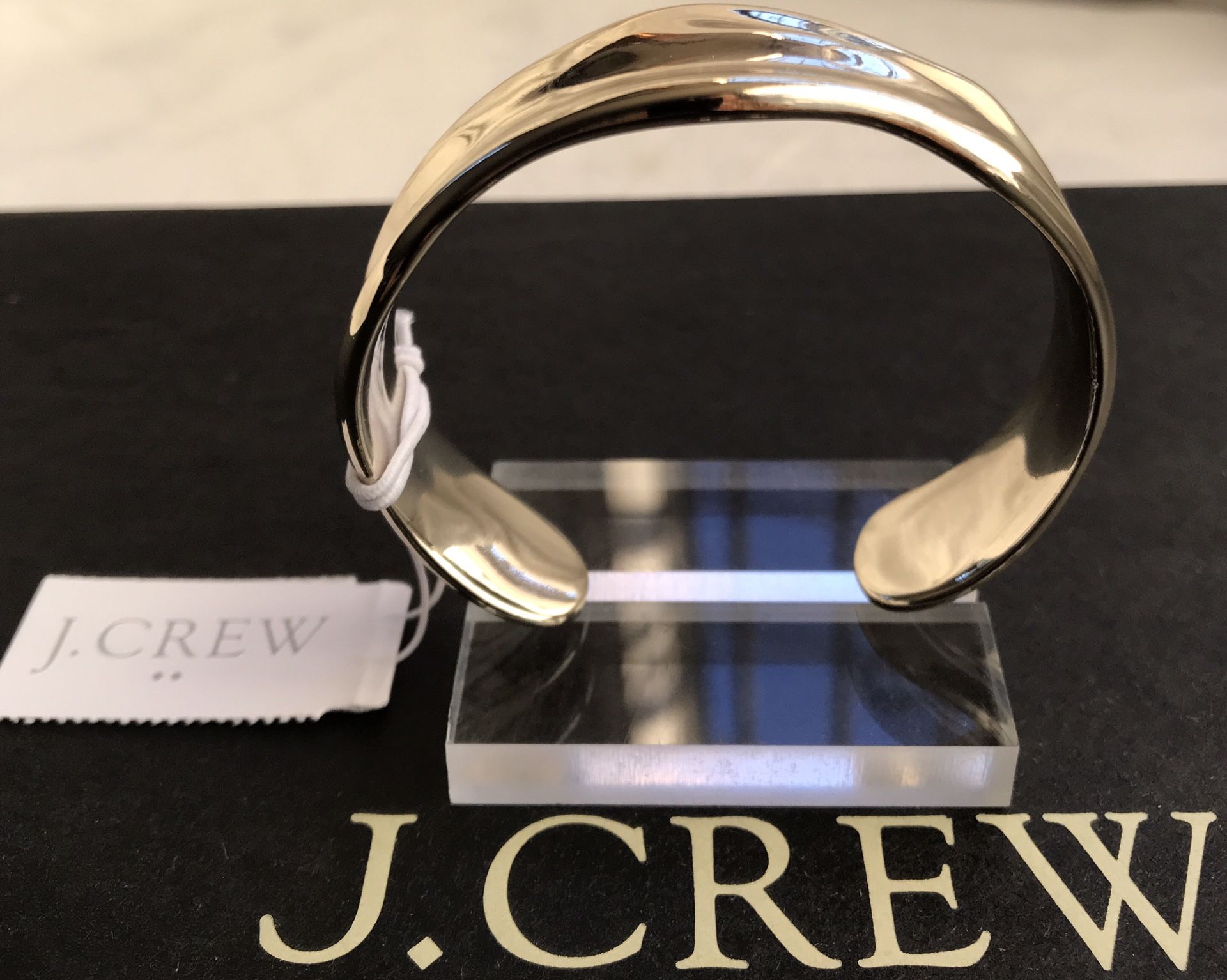 (NEW) WOMEN’S J.CREW FACTORY GOLD MOLDED METAL CUFF - SIZE: OS (ONE SIZE)