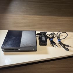 Xbox One 500GB Console Only Works Great w/ Power Brick and HDMI Cable No Control