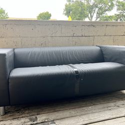 BLACK COUCH 