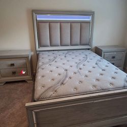 Brand New! 7pc Queen/king Bedroom Set😍
Take it home with $49down 
Hablamos Español Y Financiamos🙋