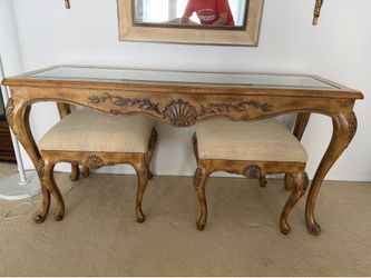 Vintage coffee table with two ottomans