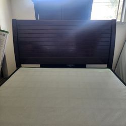 Full Bed Frame With Head Board 