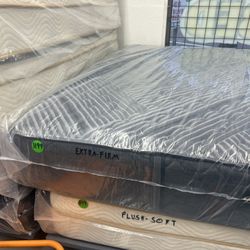 KING SIZE SIMMONS BEAUTYREST BLACK SERIES 1 (EXTRA-FIRM) MATTRESS & BOX SPRINGS BED