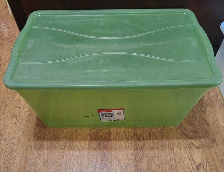 Rubbermaid Storage Bin