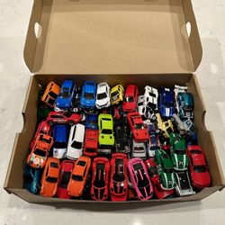 Lot Of Hot Wheels - 126 