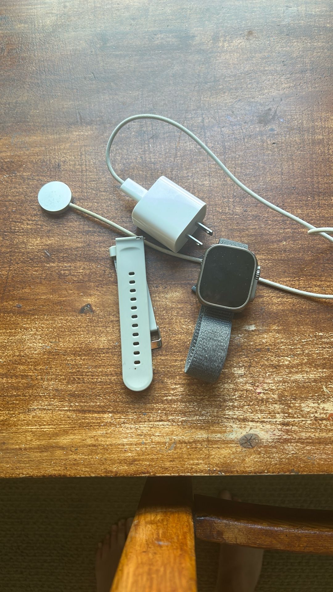 Apple Smart Watch W/charger Extra Band