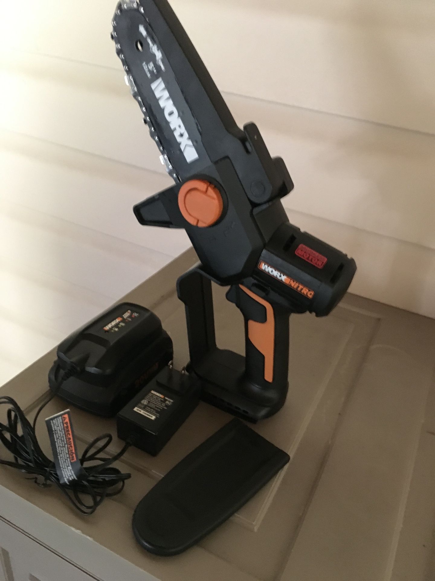 WORX PRUNING SAW/BATTERY CHARGER/BATTERY