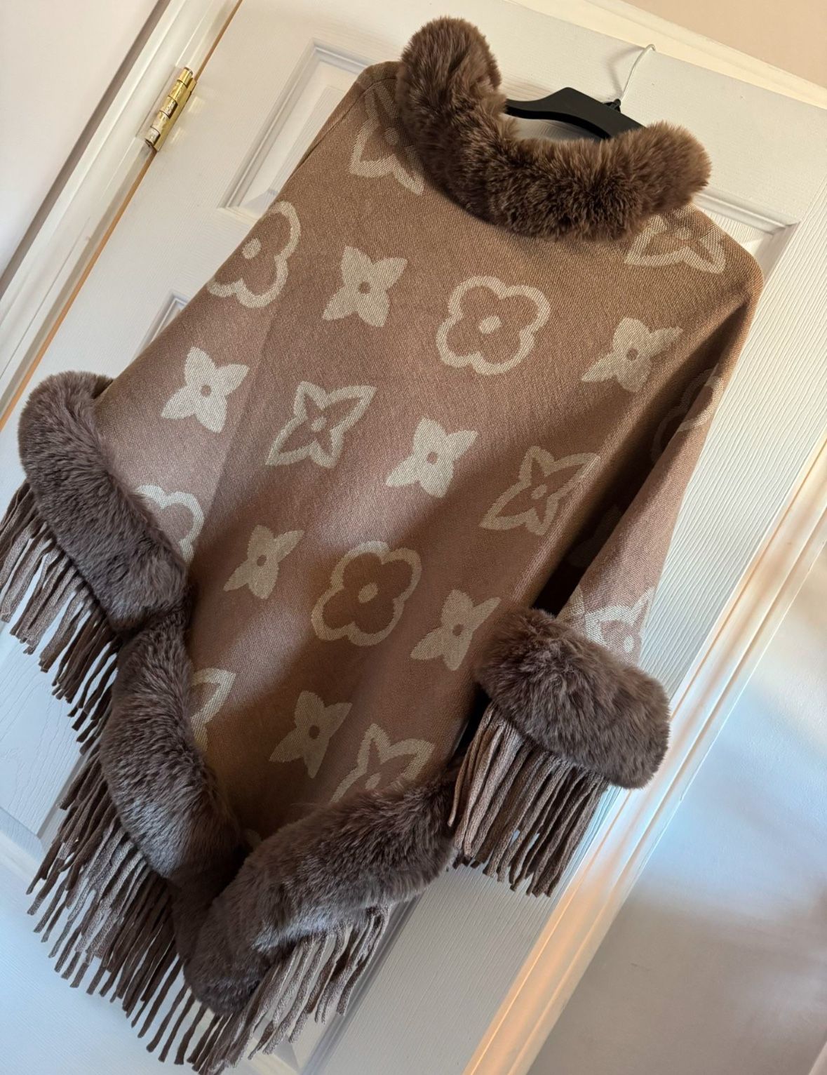 🤎 Fur Trimmed Poncho With Fringe