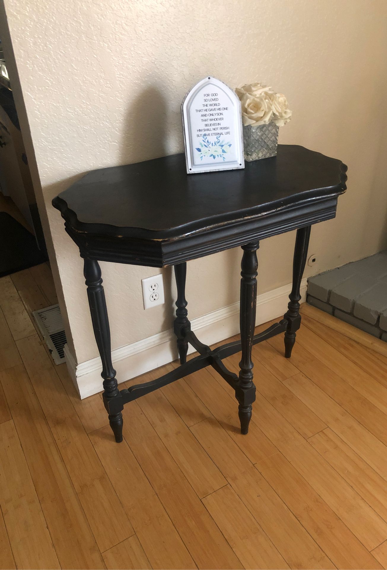 Side console table