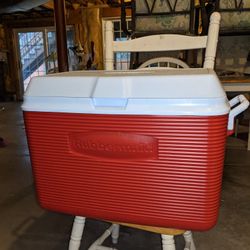 Rubbermaid Cooler New Condition