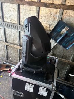 Moving Head Stage Light with Road Case