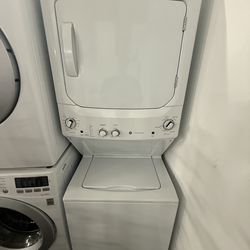 Ge Stackable  Washer And Dryer “27 ( Lavadora Y Secadora )