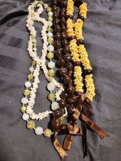 Hawaiian lei necklaces 