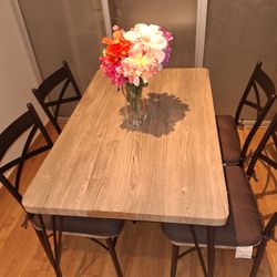 Table With 4 Chairs 