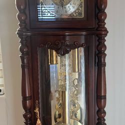 Howard Miller Grandfather Clock Model 611-015 – Excellent Condition
