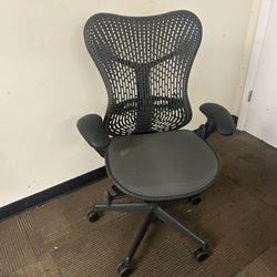 Herman Miller Mirra