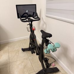 Peloton Bike – Excellent Condition (Barely Used)