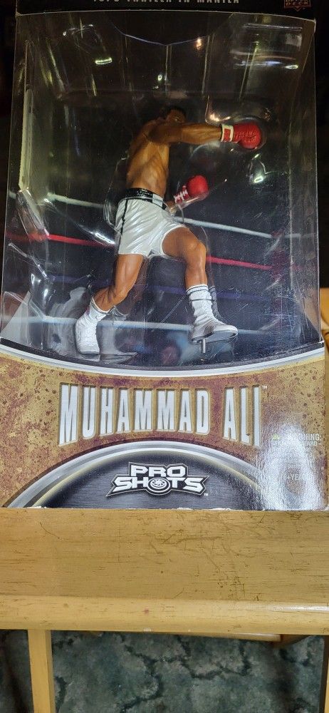 MUHAMMAD  ALI  ACTION  FIGURE 
