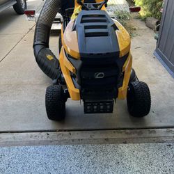 CUB CADET 42” RIDING LAWNMOWER