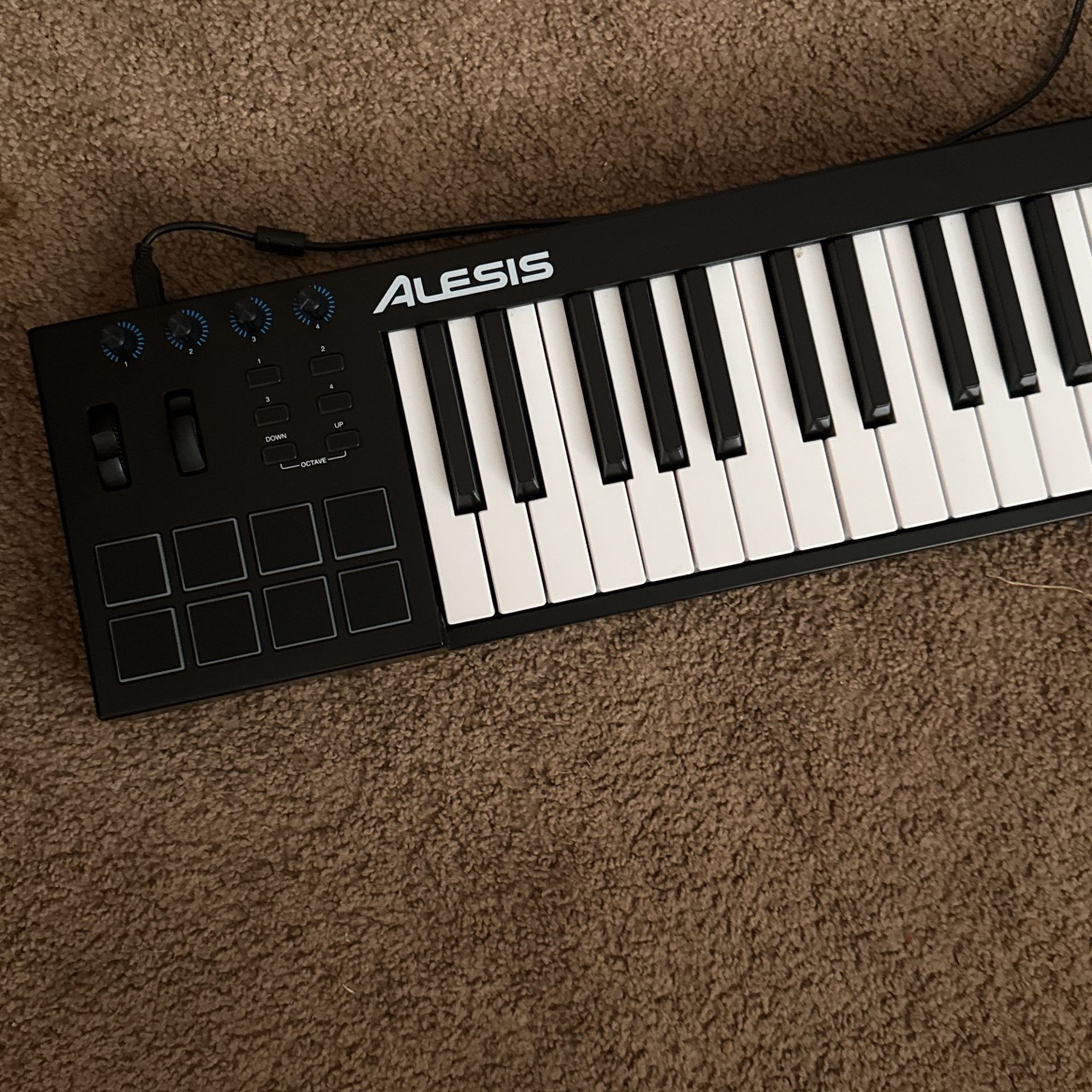 V49 Alesis Keyboard