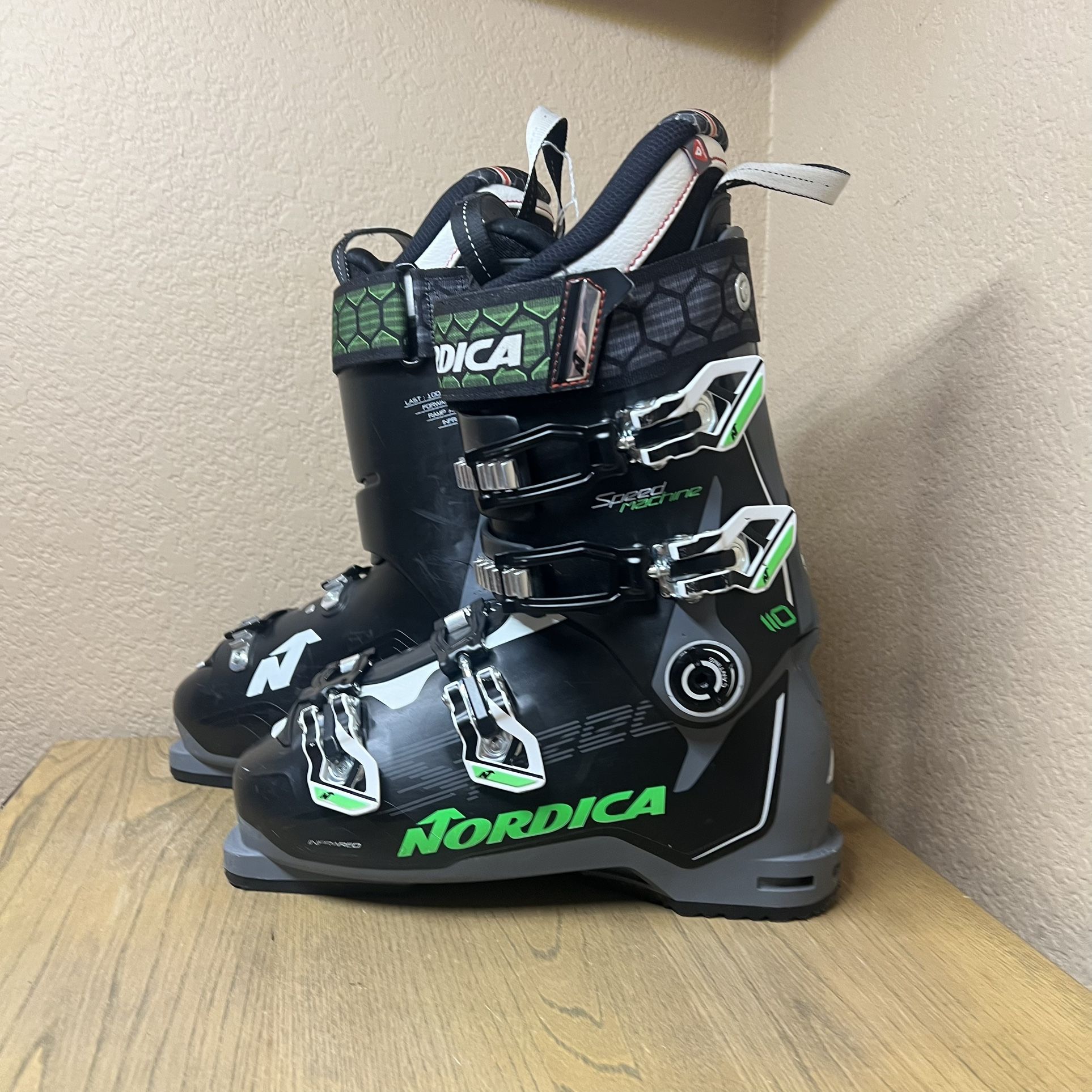 NORDICA　spead machine　110 27.5cm Nordica Speedmachine 110 Size 26/26.5 305mm