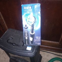 Oral B 1000 Toothbrush 