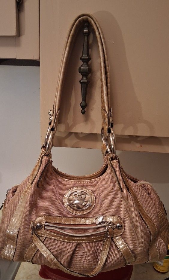 Purse. Wood Shelf. Jesus Throw/blanket