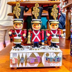 It's a Small World - Musical Nutcrackers - Disney Figurine Set 