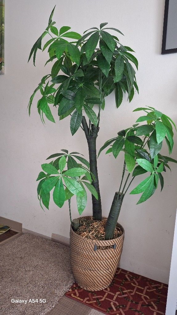 ARTIFICIAL TREE
